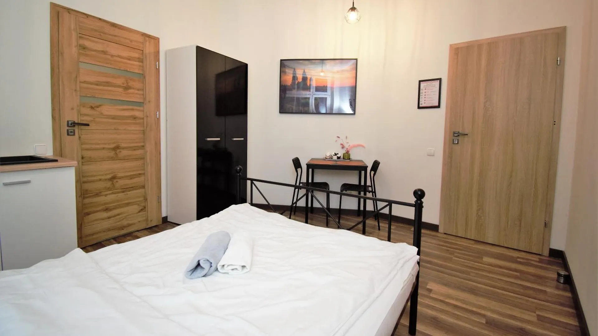 Roomspoznan Pl - Apartamenty I Pokoje Polwiejska 20 - 24H Self Check-In 0*, Poznan